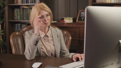 有关女人, 室内, 专业的免费素材视频