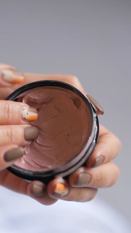 有关化妆品, 垂直视频, 手的免费素材视频