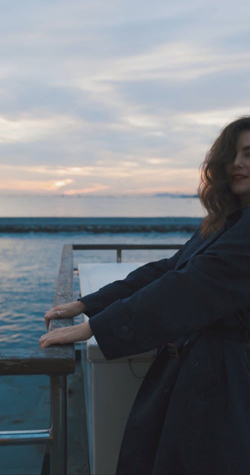 有关垂直视频, 女人, 微笑的免费素材视频