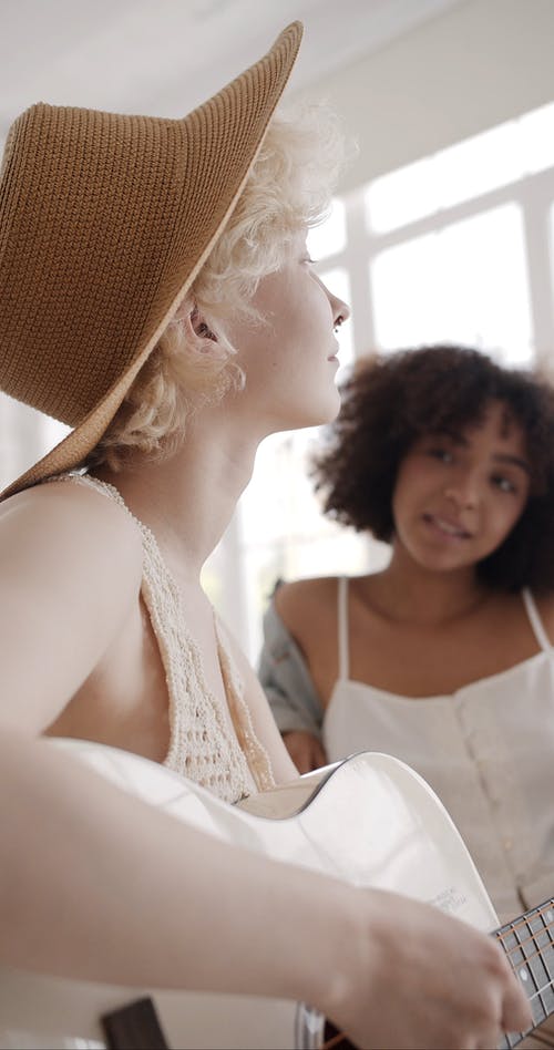 有关一起, 吉他, 垂直视频的免费素材视频