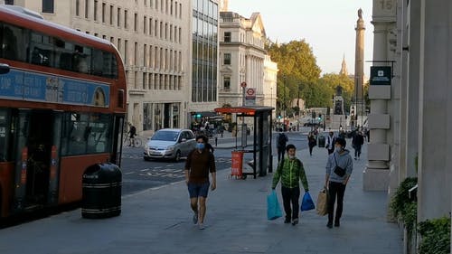 有关人行道, 公车站, 城市的免费素材视频