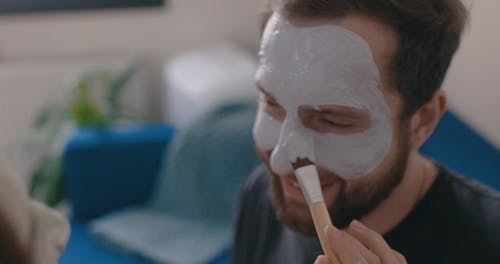 有关化妆品面膜, 在家, 涂抺的免费素材视频