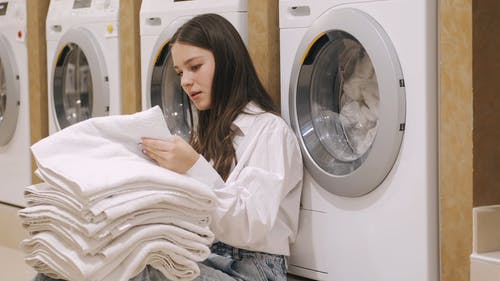 有关坐, 女孩, 室内的免费素材视频