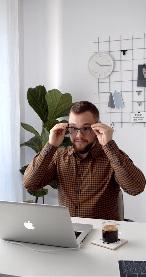 有关喝, 坐, 垂直视频的免费素材视频