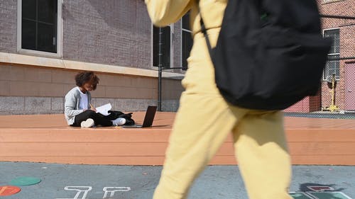 有关@户外, 功课, 坐的免费素材视频