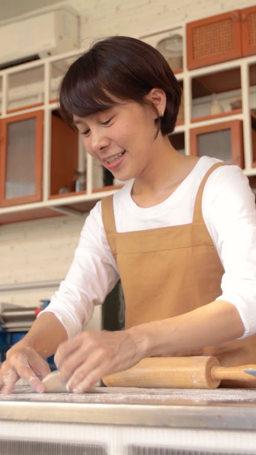 有关围裙, 垂直, 女人的免费素材视频