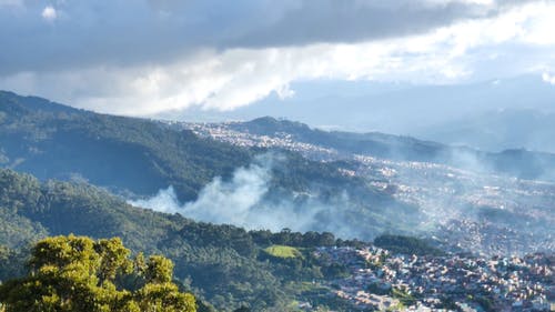 有关城市景观, 天空, 山的免费素材视频