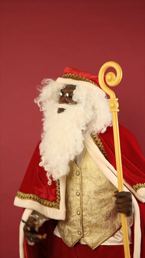 圣诞老人正在拍照 · 免费素材视频