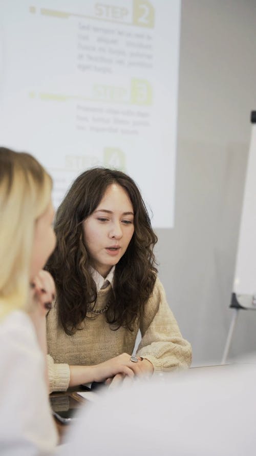 有关商量, 垂直视频, 女人的免费素材视频