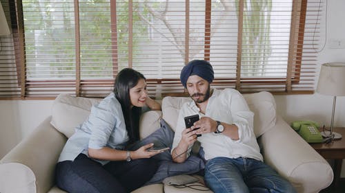 有关人, 在家, 坐下的免费素材视频