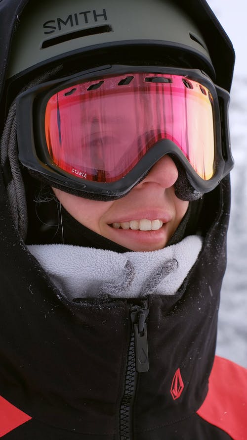 有关@户外, 保暖的衣物, 兜帽的免费素材视频