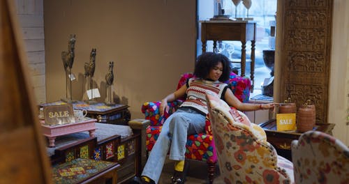 有关单人沙发, 坐, 室内的免费素材视频