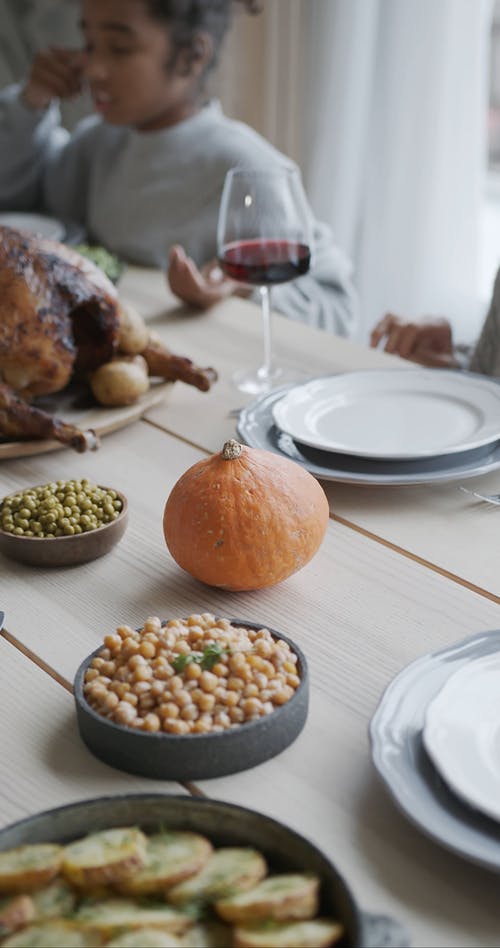 有关垂直视频, 室内, 家人的免费素材视频