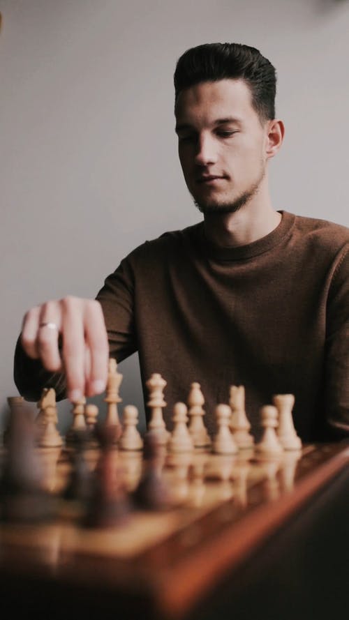 有关人, 国际象棋车, 坐的免费素材视频