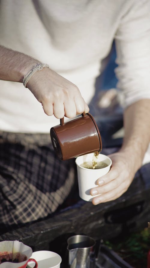 有关咖啡, 垂直视频, 手的免费素材视频