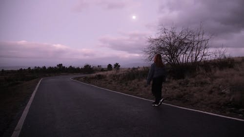 有关人, 女人, 晚间的免费素材视频