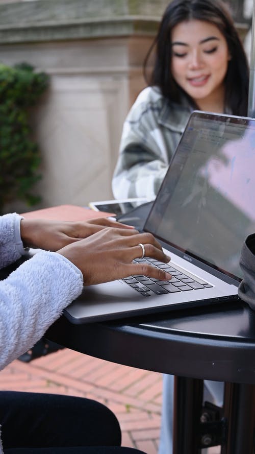 有关3C用品, 互联网, 垂直视频的免费素材视频