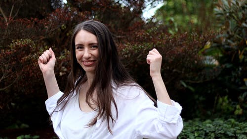 有关举手, 举起手臂, 公园的免费素材视频