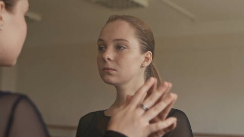 有关人, 反射, 女孩的免费素材视频