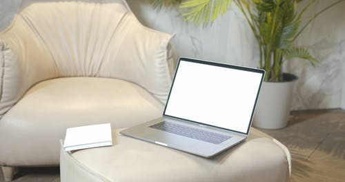 有关＃室内, MacBook, 单人沙发的免费素材视频