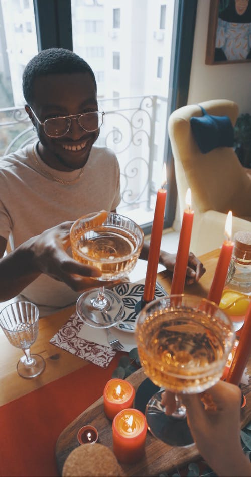 有关垂直视频, 敬酒, 朋友的免费素材视频