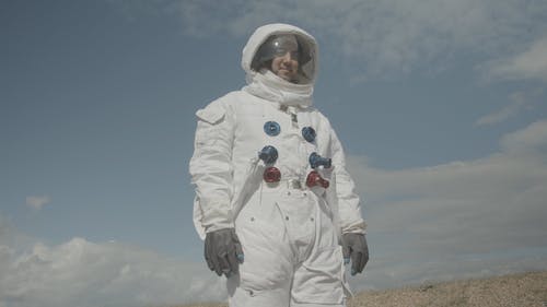 太空服的男人 · 免费素材视频