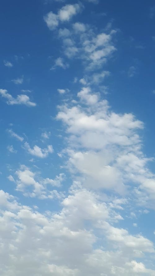 有关云天空, 垂直视频, 多云的的免费素材视频