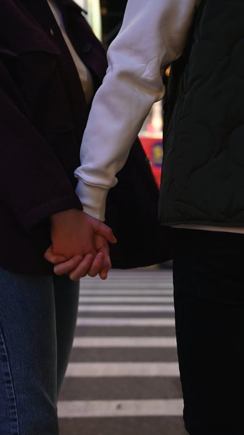 有关一对, 人行道, 垂直视频的免费素材视频