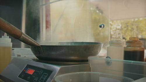 有关平底锅, 挤瓶, 火炉的免费素材视频