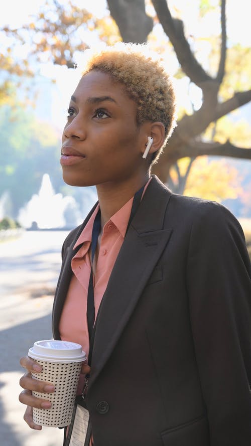 有关@户外, 一杯咖啡, 上班服的免费素材视频