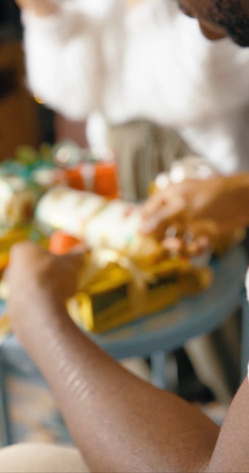 有关垂直视频, 展示, 手的免费素材视频