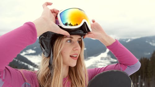 有关冬季运动, 女运动员, 寒冷的天气的免费素材视频