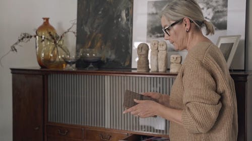 有关侧面图, 在家, 女士的免费素材视频