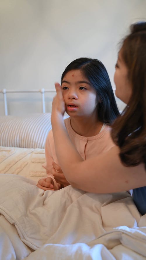 有关一起, 刷牙, 发刷的免费素材视频