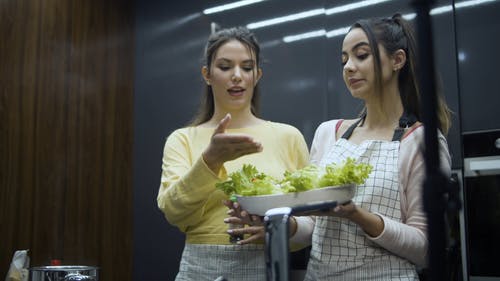 有关千禧年, 女性, 室内的免费素材视频