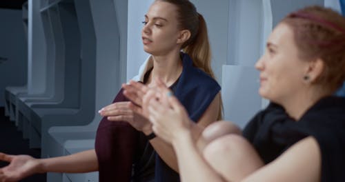 有关女运动员, 嬉戏, 室内的免费素材视频