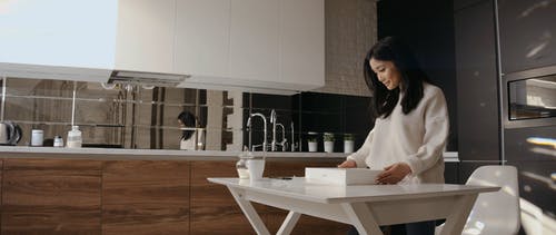 有关低角度拍摄, 室内, 小工具的免费素材视频