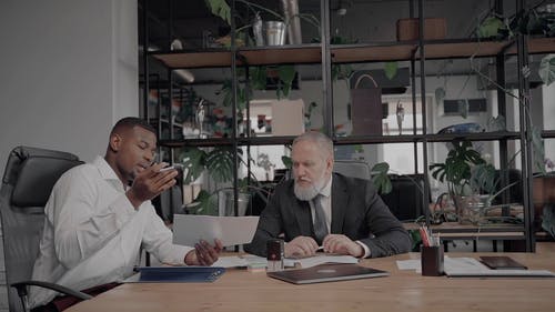 有关3C用品, 上班服, 人的免费素材视频