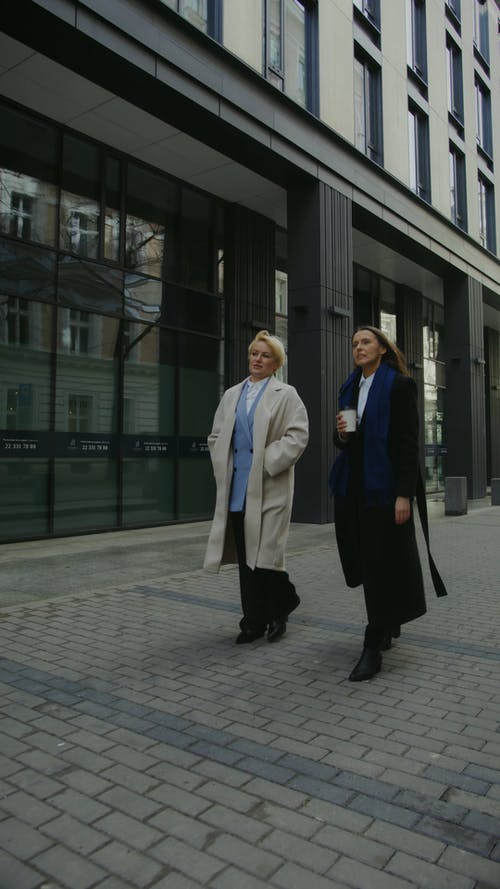 有关上班服, 中年, 交易的免费素材视频