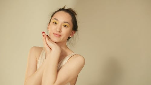 有关光鲜亮丽, 咖啡色头发的女人, 女士的免费素材视频