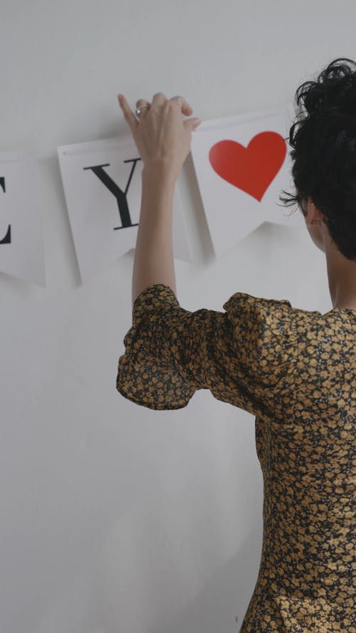 有关垂直视频, 女人, 室内的免费素材视频