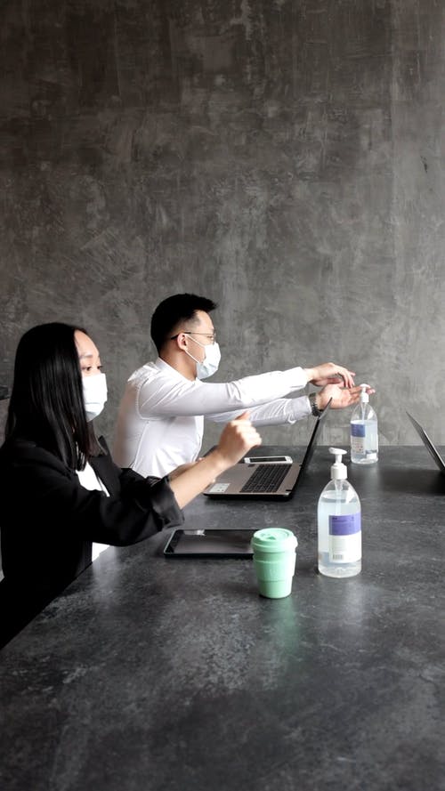 有关covid-19, 一对, 一起的免费素材视频