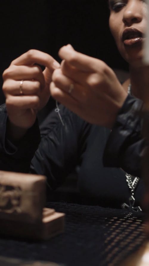 有关垂直视频, 女人, 戒指的免费素材视频