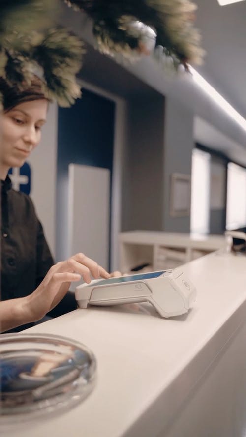 有关付款, 垂直视频, 专业的免费素材视频