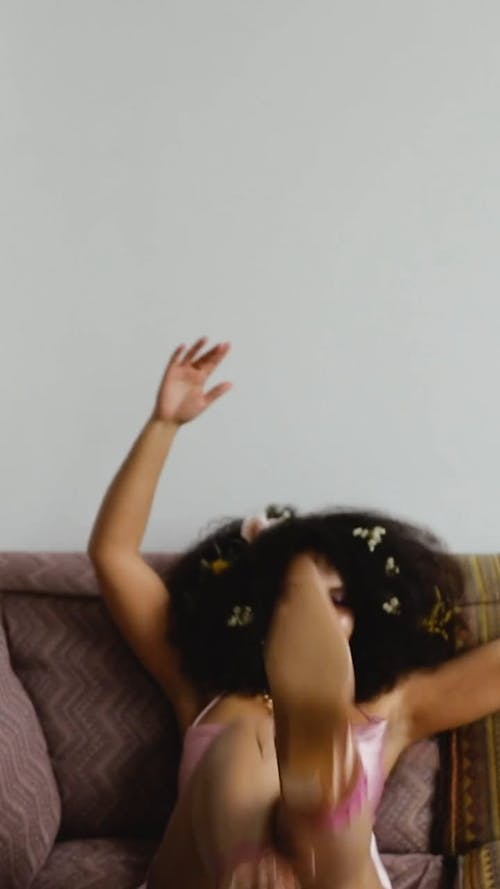 有关举起手臂, 人, 倾斜射击的免费素材视频