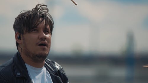 有关人, 向上丢, 微笑的免费素材视频