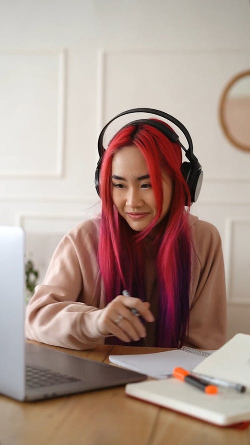 有关互联网, 人, 倾听的免费素材视频