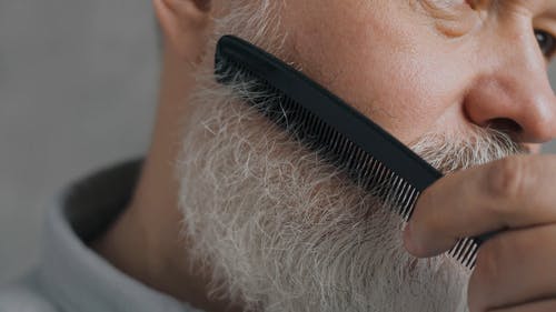 有关有胡子的, 极端特写镜头, 梳子的免费素材视频