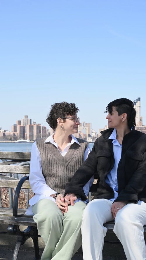 有关LGBT-H, 一对, 坐的免费素材视频