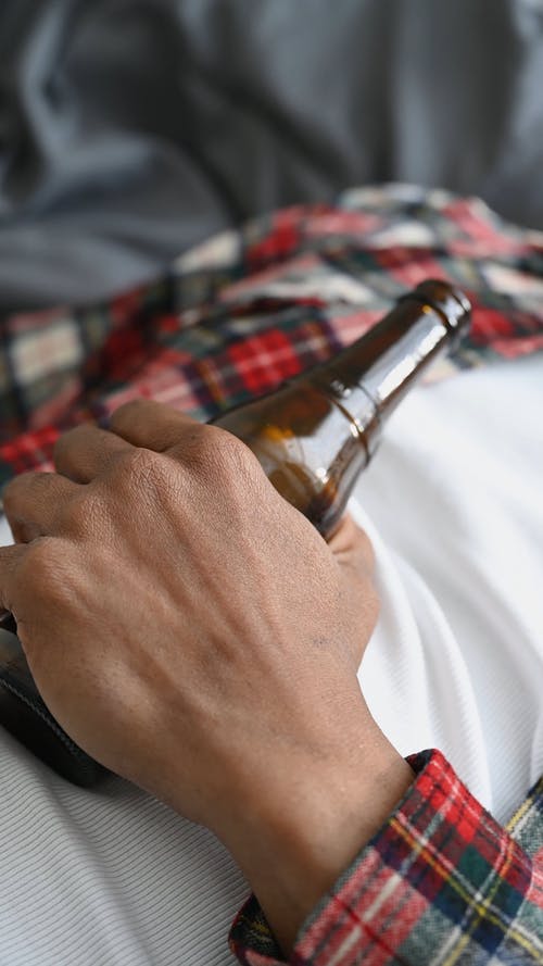 有关啤酒, 喝, 垂直视频的免费素材视频